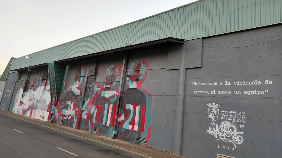 Mural en defensa de la igualdad de género que se encuentra en el pabellón de Valencia de Don Juan. | L.N.C.