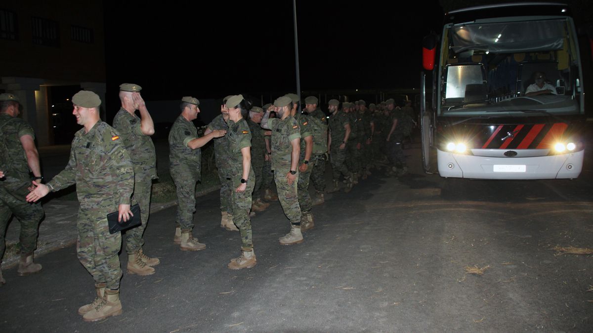 Recibimiento a lo militares leoneses en Conde de Gazola. | L.N.C.