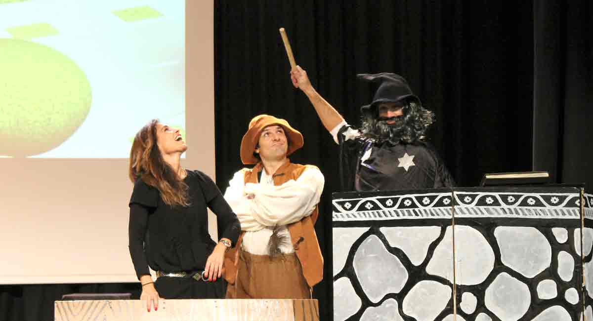 Blanca Marsillach junto a dos de los actores de ‘El cuento mágico’ que este jueves llega a Espacio Vías para concienciar a la sociedad sobre el reciclaje. Blanca Marsillach junto a dos de los actores de ‘El cuento mágico’ que este jueves llega a Espacio Vías para concienciar a la sociedad sobre el reciclaje.