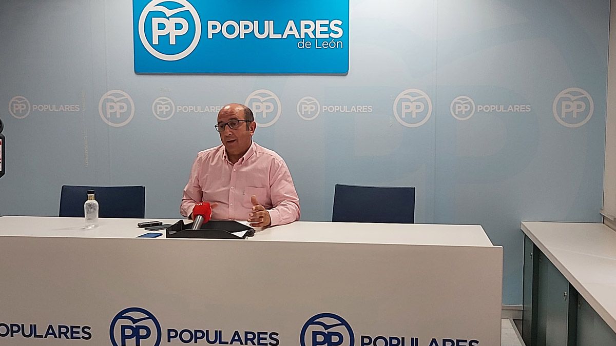 El portavoz del PP en la Diputación de León, Francisco Castañón. | L.N.C.