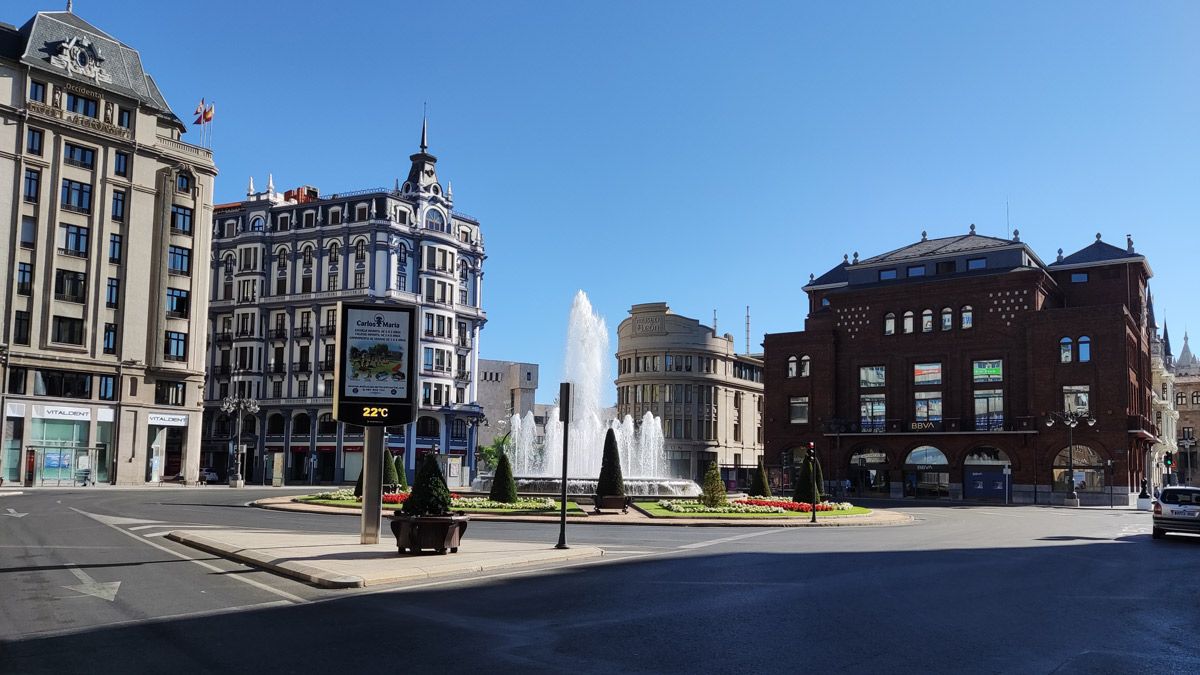 Las temperaturas ya superaban los 20 grados a primera hora de la mañana este domingo en la capital leonesa. | L.N.C.