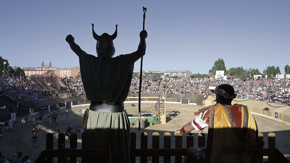 iferentes imágenes del Circo Romano que se celebró ayer como parte del programa de la fiesta de recreación. JESUS F. SALVADORES