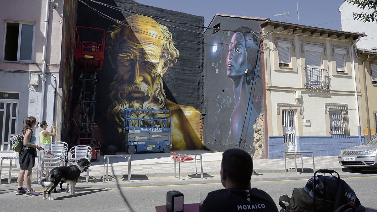 El festival de arte ArtAeroRap cumplió diez ediciones dando un nuevo aspecto a varias fachadas del centro. | REPORTAJE GRÁFICO: JESÚS F. SALVADORES