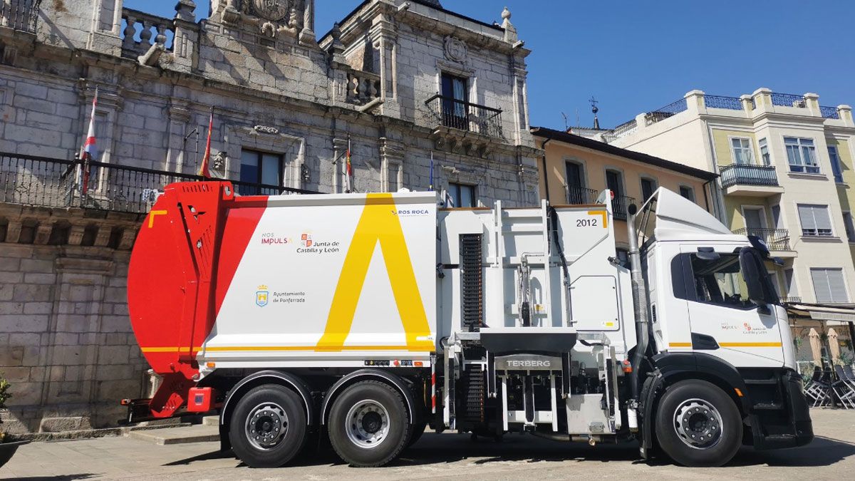 Nuevo camión de recogida de residuos sólidos | J.F.