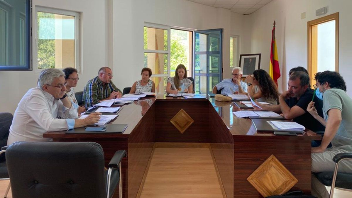 Reunión mantenida en el Ayuntamiento de Vega de Espinareda