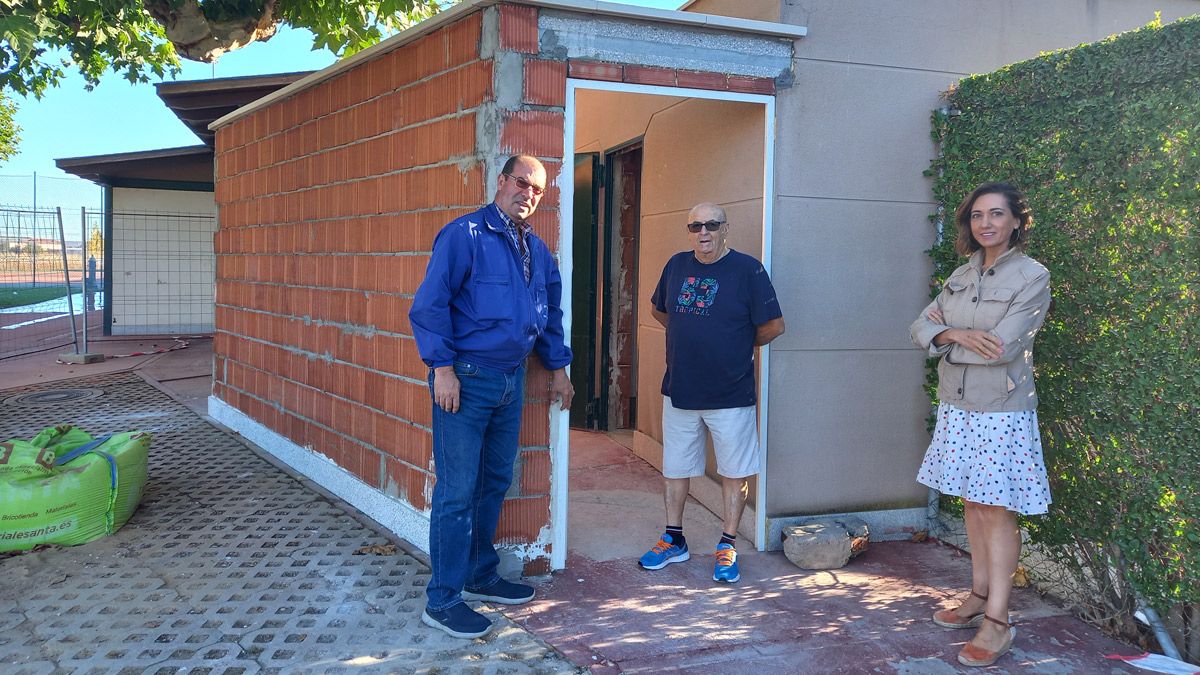 Alicia Gallego y Julio Tolón visitando las obras