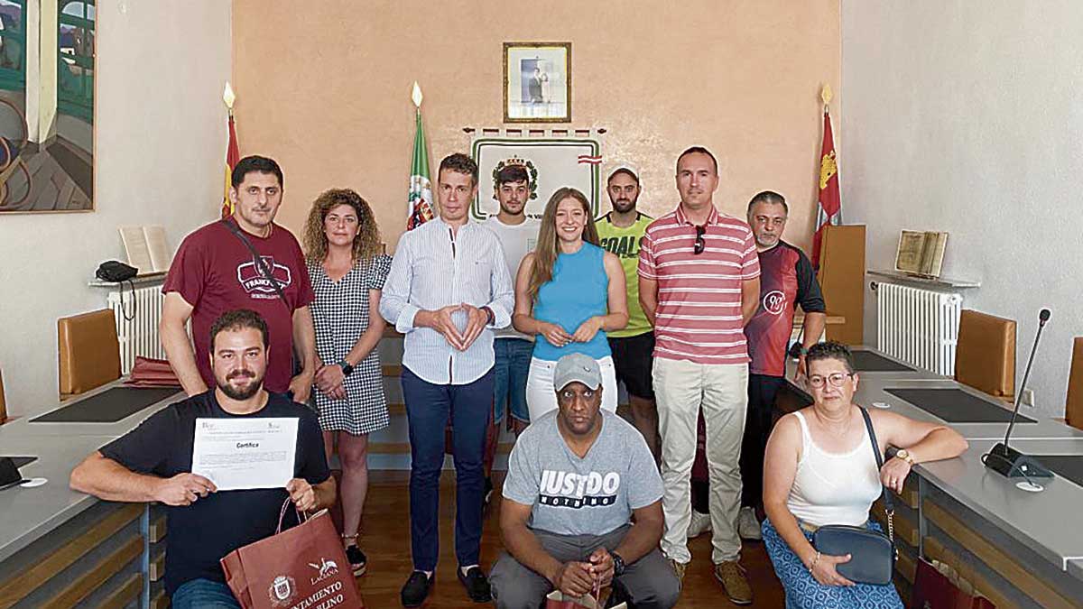 En la imagen, fotografía de familia tras la clausura del programa en el municipio de Villablino. | L.N.C.