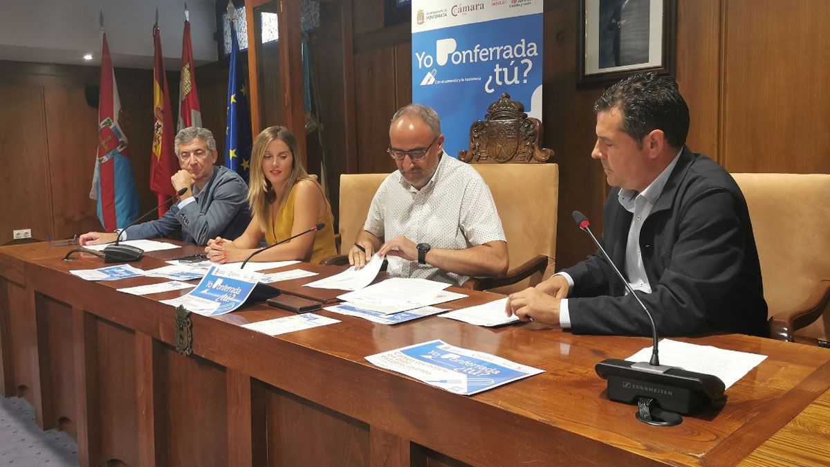 Firma del convenio en el Ayuntamiento de Ponferrada | J.F.