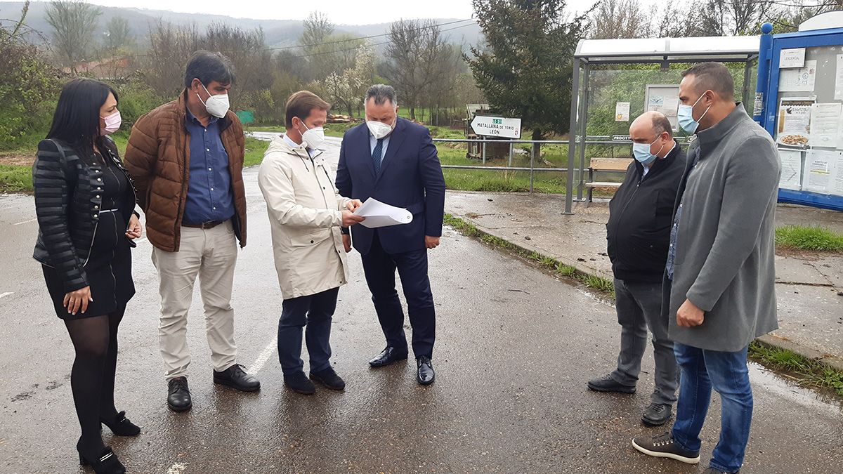 En la fotografía, el presidente de la Diputación de León en su visita al lugar el 29 de abril de 2021. | L.N.C.