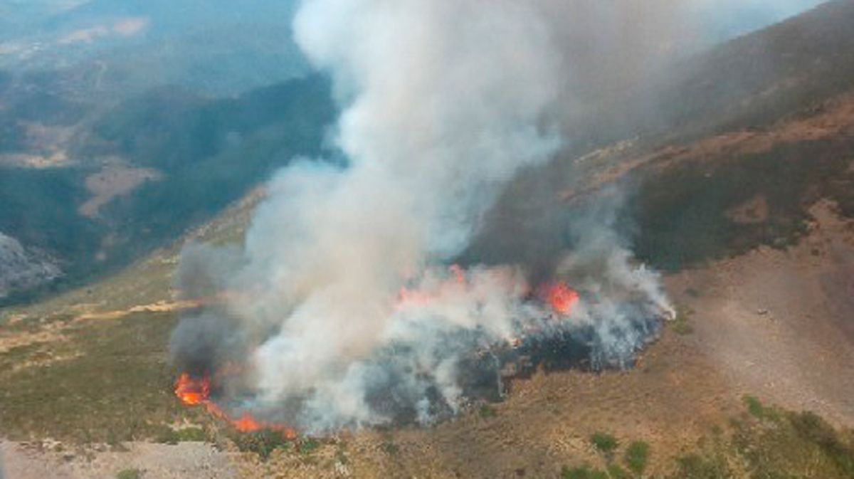 Imagen aérea del incendio. | @NATURALEZACYL