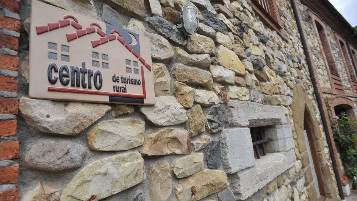 Los centros de turismo rural han de reconvertirse en hoteles rurales. | D. MARTÍN Los centros de turismo rural han de reconvertirse en hoteles rurales. | D. MARTÍN