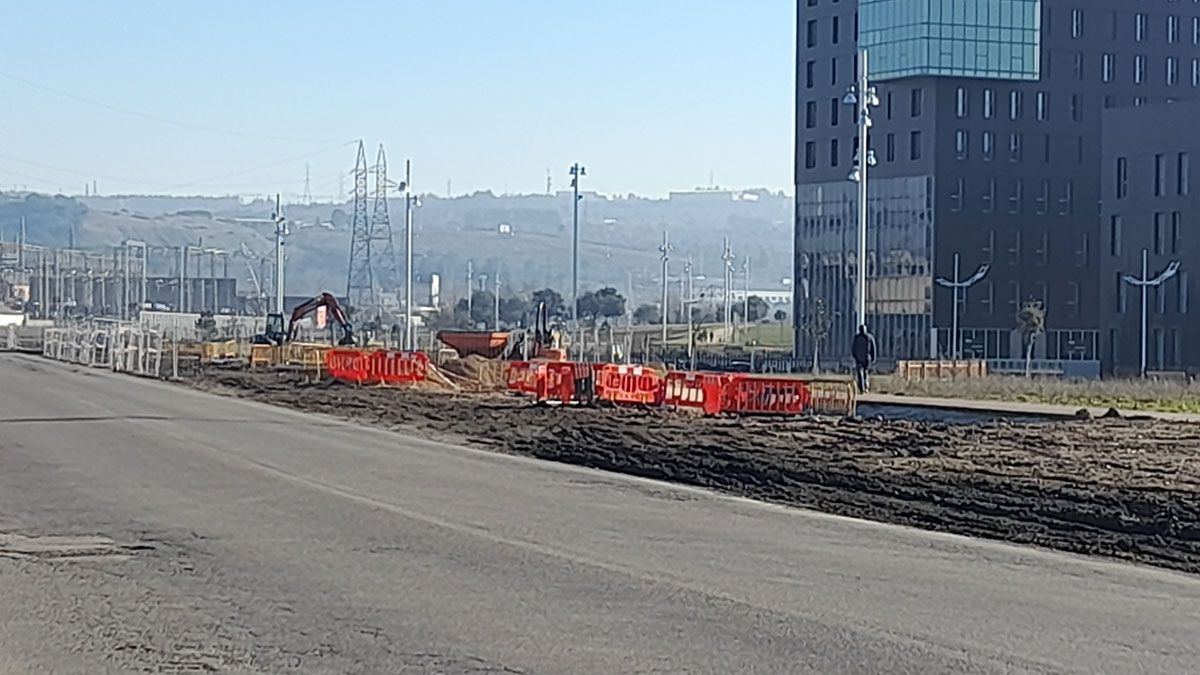 Reparación del bordillo de la glorieta de la Avenida de Asturias