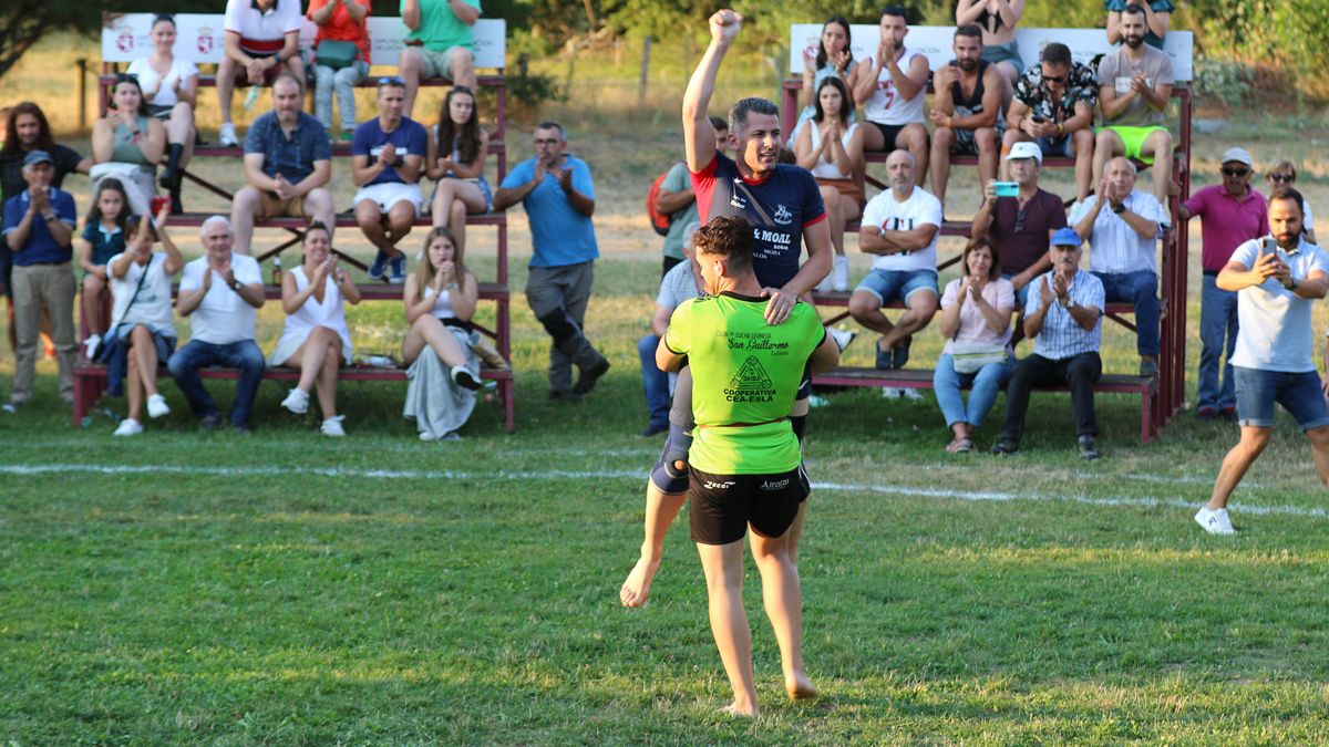 La primera parte del corro ofreció combates de buena lucha, pero la emoción y la emotividad estuvo en la recta final con el regreso de Davizuco. | SAÚL ARÉN La primera parte del corro ofreció combates de buena lucha, pero la emoción y la emotividad estuvo en la recta final con el regreso de Davizuco. | SAÚL ARÉN