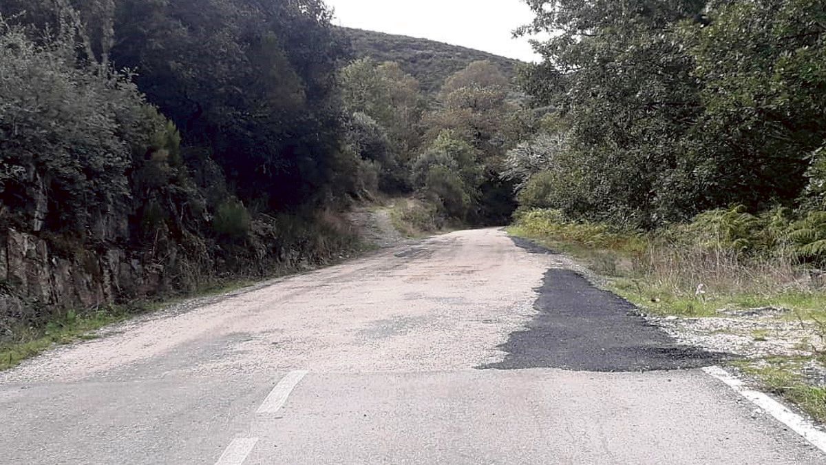 La carretera con el parche que ya se efectuó en el pasado año. | L.N.C. La carretera con el parche que ya se efectuó en el pasado año. | L.N.C.
