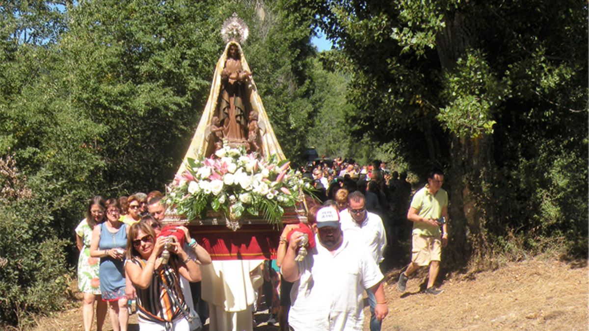 La Virgen peregrinará hasta la ermita de Boínas. | Estefanía Niño