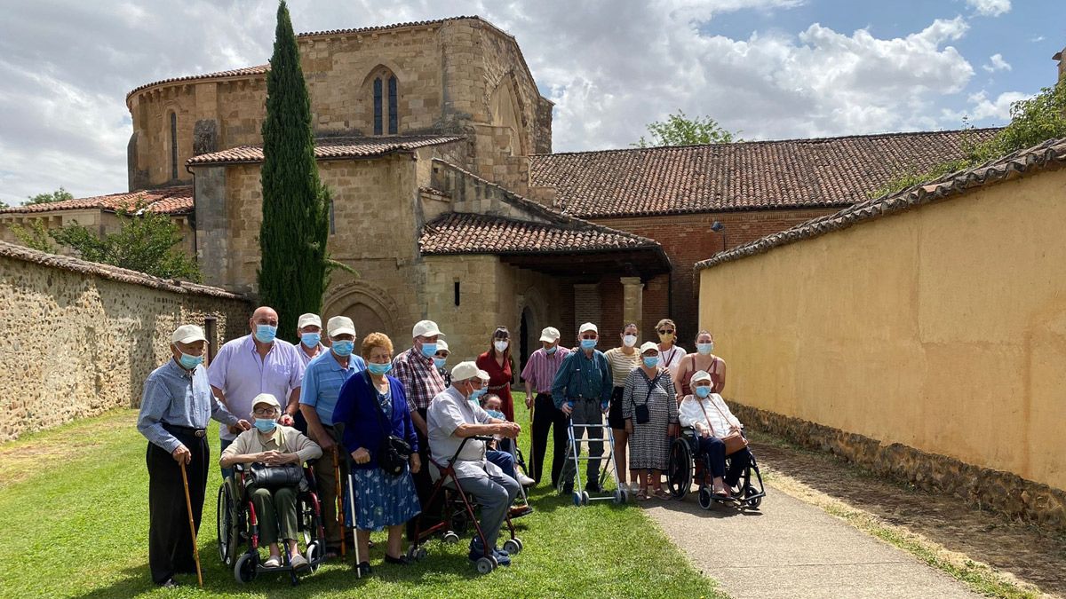 Visita realizada al monasterio de Santa María la Real de Gradefes. | L.N.C.