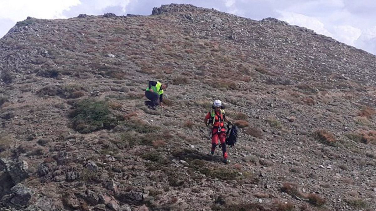 El Grupo de Rescate de la Junta de Castilla y León durante el auxilio realizado. | L.N.C. El Grupo de Rescate de la Junta de Castilla y León durante el auxilio realizado. | L.N.C.