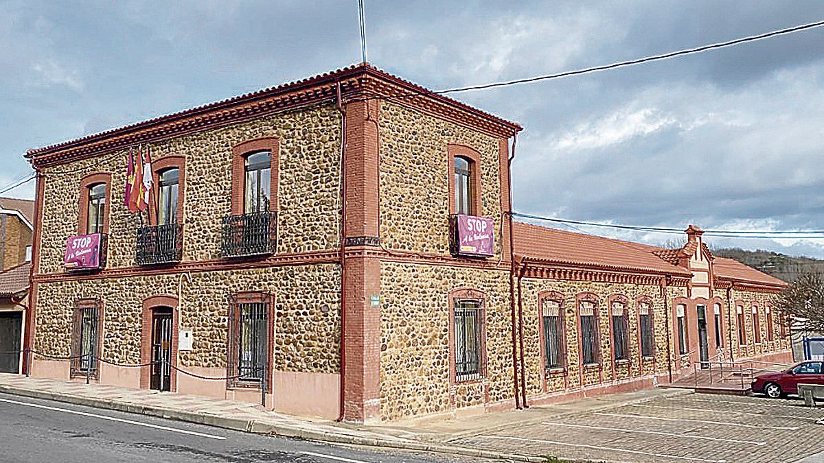 Fachada del Ayuntamiento de Garrafe de Torío. | L.N.C.