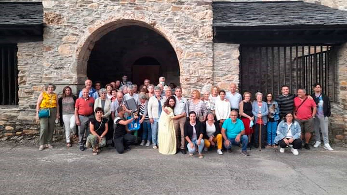 Los vecinos quisieron rendir homenaje al historiador en las fiestas patronales. Los vecinos quisieron rendir homenaje al historiador en las fiestas patronales.
