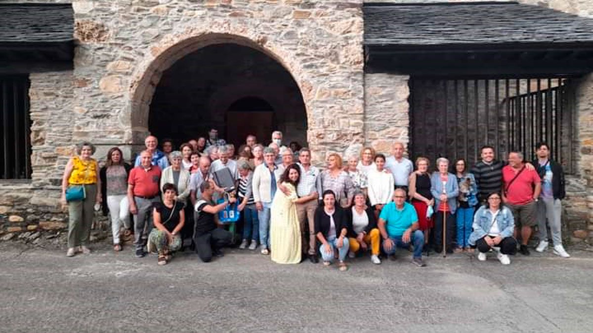 Los vecinos quisieron rendir homenaje al historiador en las fiestas patronales.