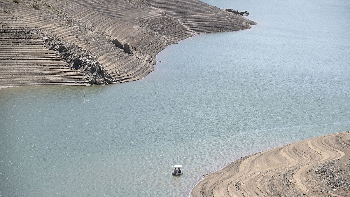 Aspecto que presenta actualmente el pantano de Barrios de Luna. | JESÚS F. SALVADORES