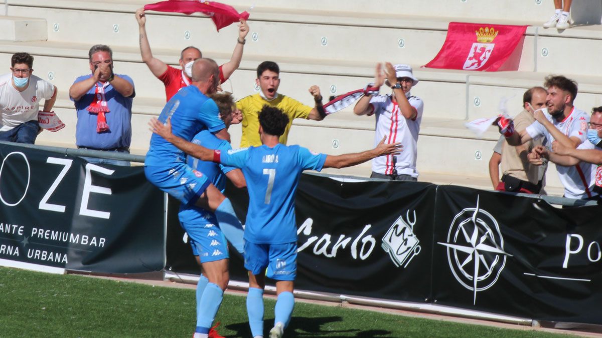 La Cultural celebra un gol en el choque ante Unionistas del año pasado. | UNIONISTAS