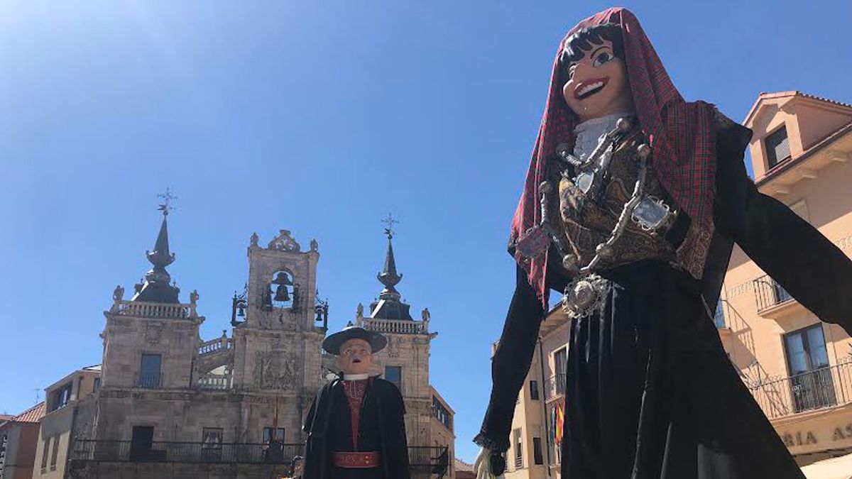 Este sábado tuvo lugar la apertura oficial de las fiestas de Santa Marta de Astorga, que se prolongarán durante toda la semana. | REPORTAJE GRÁFICO: P.FERRERO