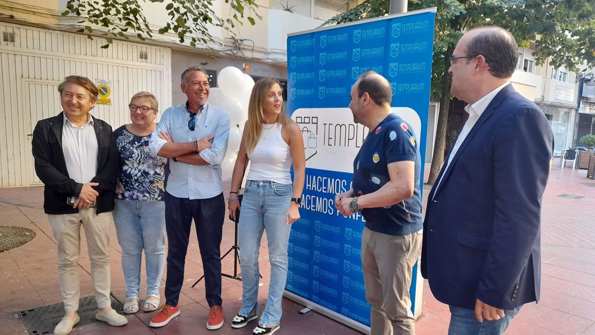 Inicio de la campaña de rebajas con la participación de concejales acompañando a la Asociación Templarium. | MAR IGLESIAS