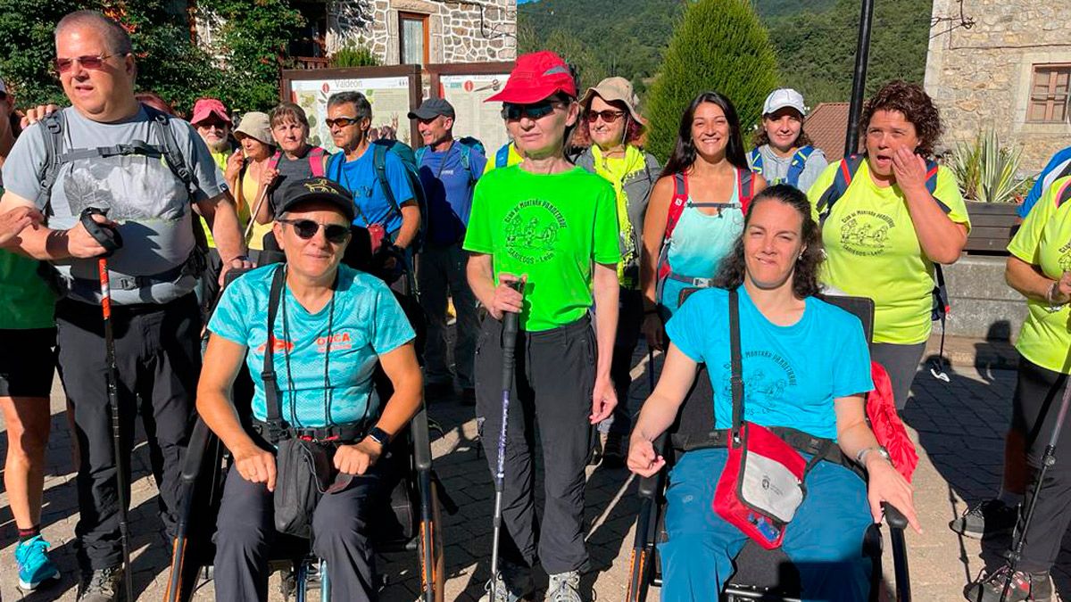 Los participantes en la ruta inclusiva diseñada por Pandetrave unos momentos antes de tomar la salida a una jornada inolvidable para ellos. | ANA ISABEL MARTÍNEZ DE PAZ