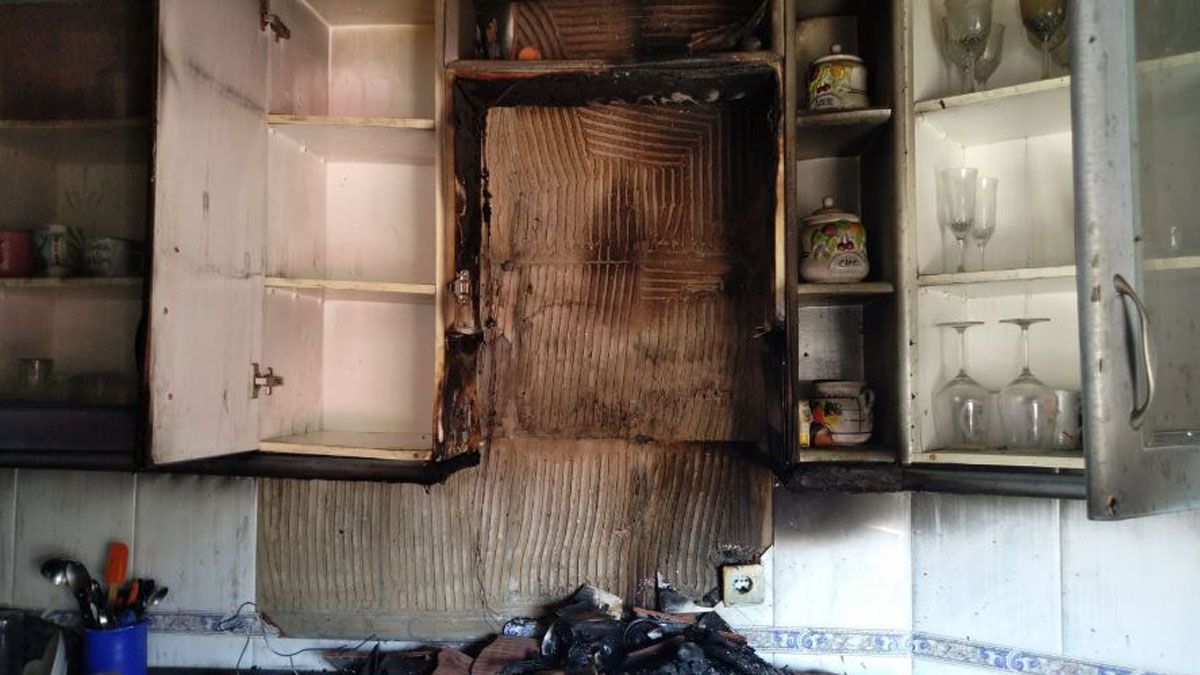 Imagen del incendio en Carracedelo. Imagen del incendio en Carracedelo.
