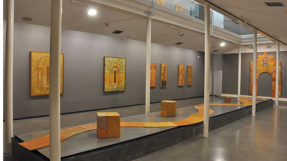 El salón central de la exposición Per Viam 2 de Ángel Cantero que estará disponible hasta el 25 de septiembre en Palencia. | L.N.C.