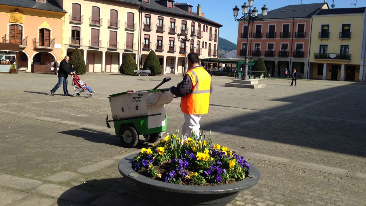 Los trabajadores de la limpieza siguen lamentando que haya empleados con mismas tareas y distintos convenios. Los trabajadores de la limpieza siguen lamentando que haya empleados con mismas tareas y distintos convenios.