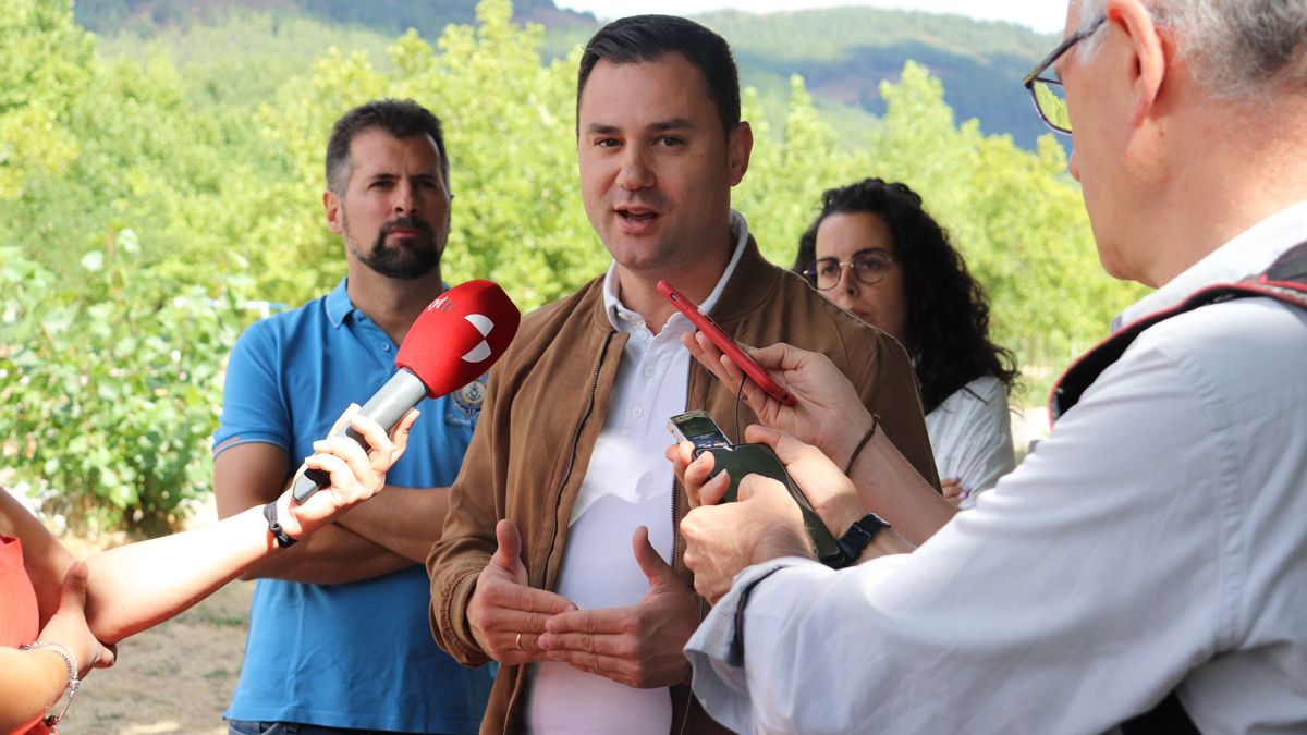 Javier Alfonso Cendón en la Fiesta de la Rosa en Boñar. | L.N.C.