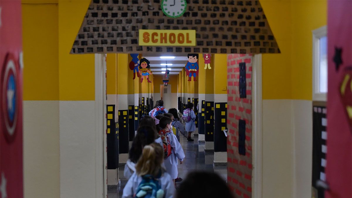 La vuelta al cole siempre es uno de los momentos del curos que más emociones desata en los centros escolares entre los alumnos y los docentes. | SAÚL ARÉN