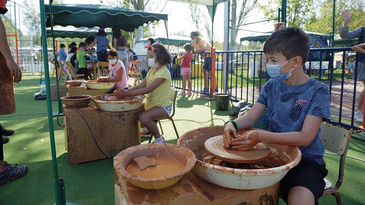 Los niños podrán participar, un año más, en divertidos e interesantes talleres artesanos. | MAURICIO PEÑA