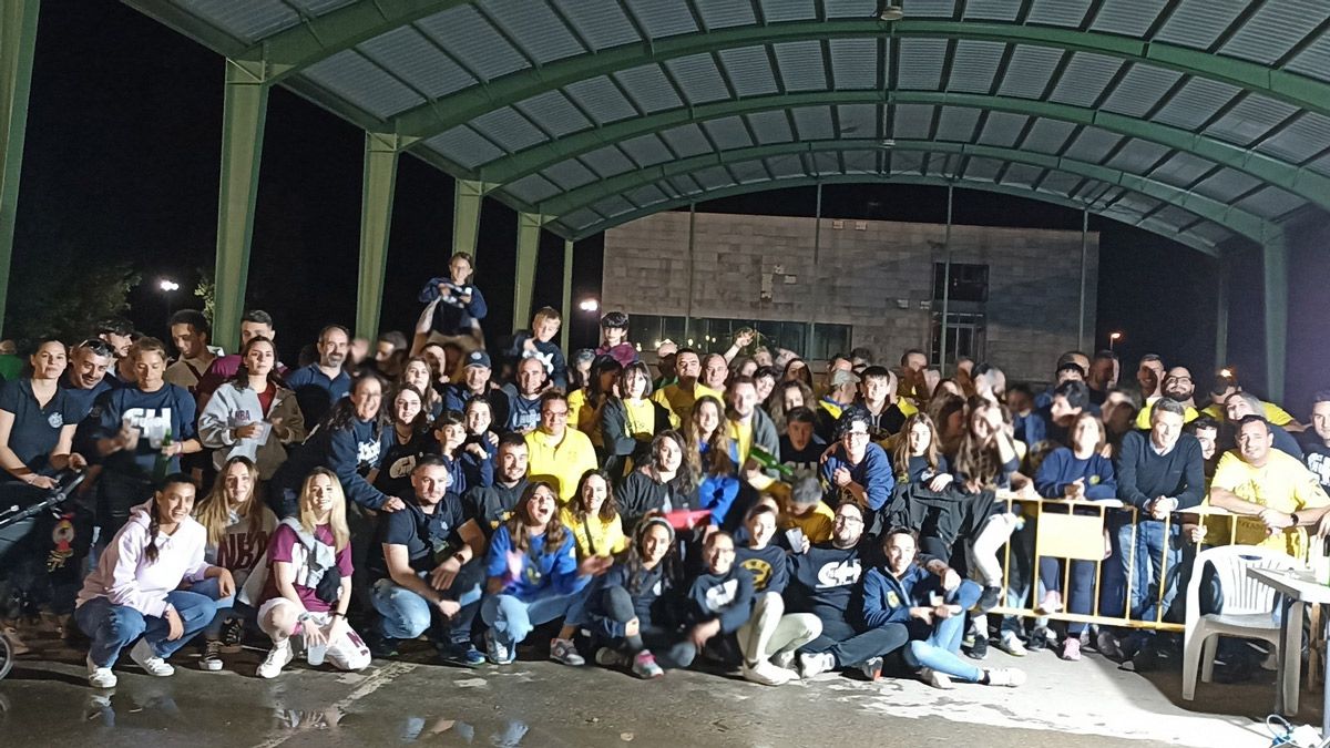 Las peñas durante la celebración de las degustaciones solidarias. | L.N.C.