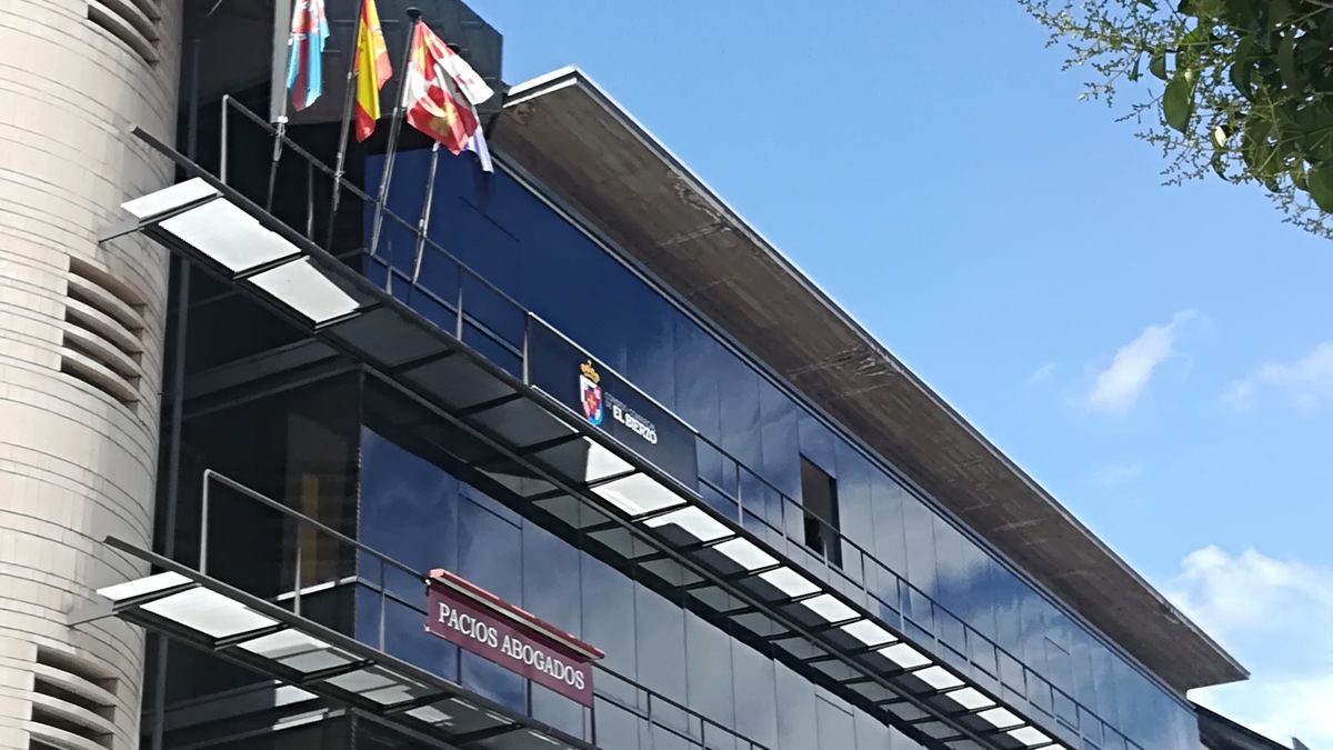 Fachada del edificio en el que se encuentra el Consejo Comarcal del Bierzo.