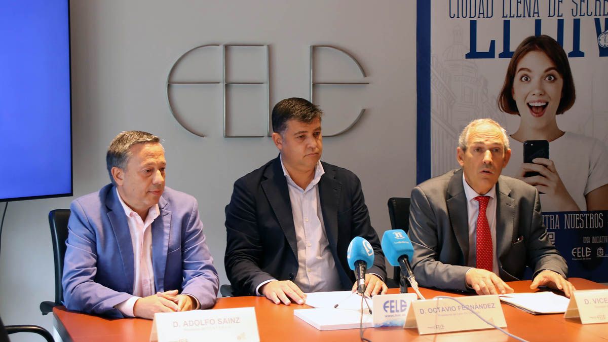 Adolfo Sainz, Octavio Fernández y Vicente Canuria presentaron la campaña de promoción del comercio. | PEIO GARCÍA (ICAL)