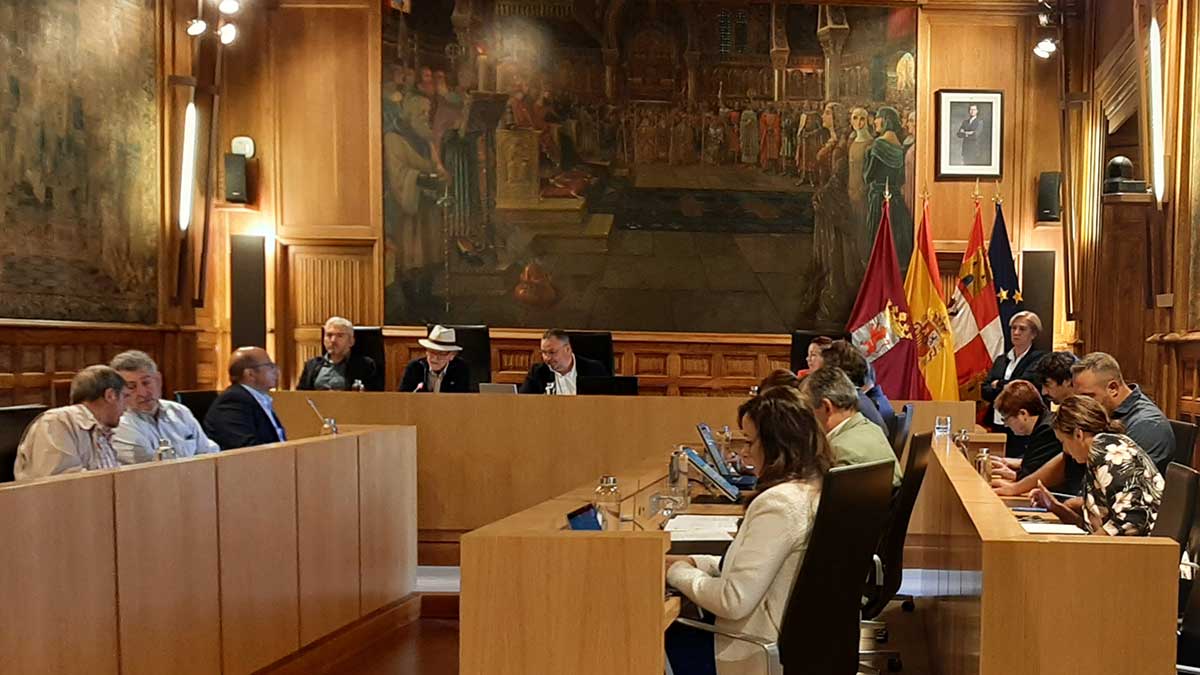 Un instante del pleno celebrado este viernes en la Diputación de León. | L.N.C.