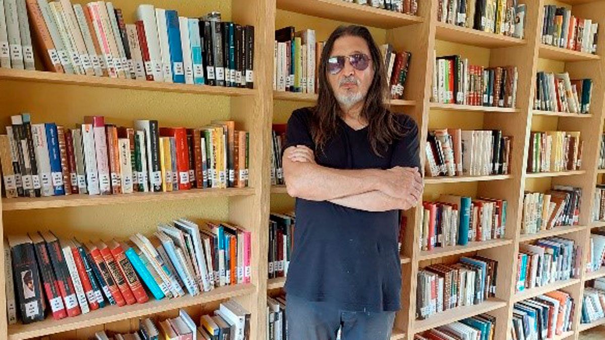 Lolo fue uno de los artistas que estuvo en este ejemplo de modelo de biblioteca rural. Lolo fue uno de los artistas que estuvo en este ejemplo de modelo de biblioteca rural.