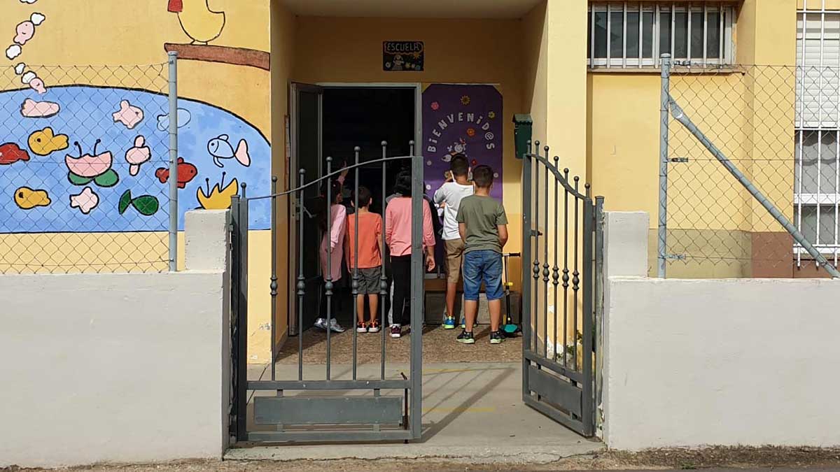 Imagen de archivo de una escuela rural de la provincia de León. | ICAL