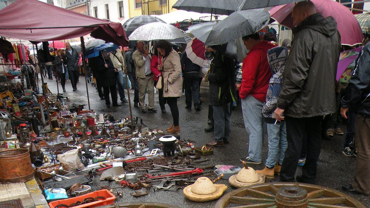 El mercado contó con una gran afluencia de puestos y público. | E. NIÑO