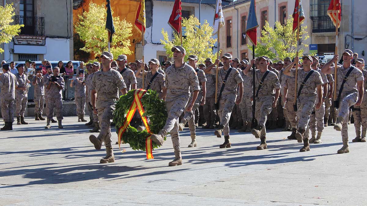Un instante de los actos castrenses celebrados en Boñar. | ALFREDO HURTADO