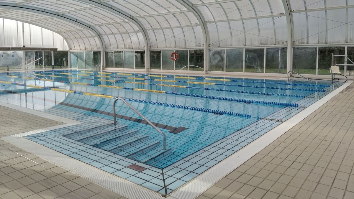 La piscina del centro de ocio de Trobajo del Camino. | L.N.C.