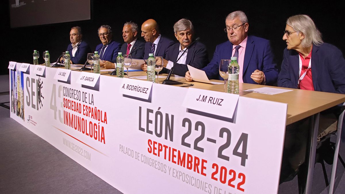 Mesa de presentación del Congreso. | PEIO GARCÍA / ICAL