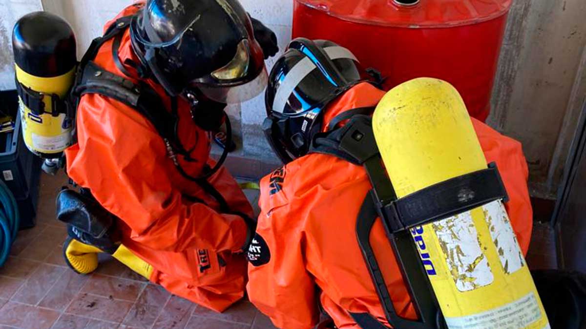 La formación ha durado cuatro días y ha incluido clases teóricas y prácticas, además de la exposición a diferentes simulacros. | BOMBEROS AYTO. DE LEÓN