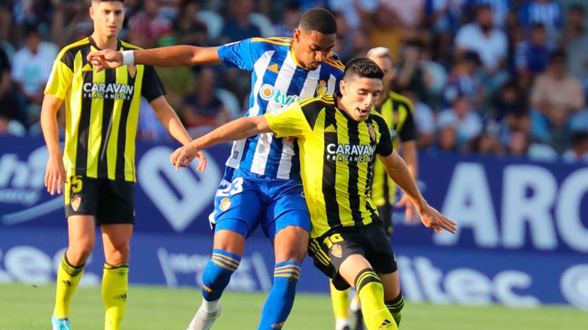 Lacerda pugna por un balón frente al Zaragoza. | LALIGA