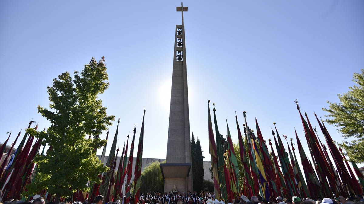 Casi dos centenares de pendones llegarán a La Virgen del Camino. | L.N.C.