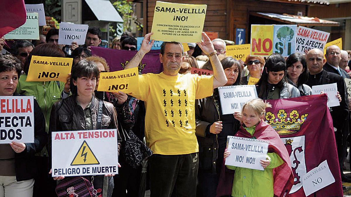 En la fotografía, un momento de una manifestación en contra del proyecto celebrada en Cistierna en junio de 2008. | ICAL