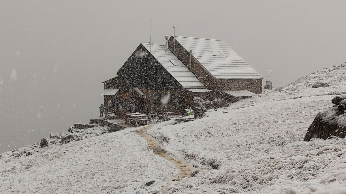 Nevada registrada en Collado Jermoso este sábado por la tarde. | REFUGIO COLLADO JERMOSO